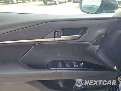 2025 Toyota Camry LE - zdjęcie 9 z 17 - miniatura