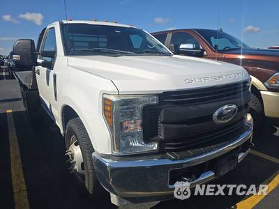 2019 Ford Super Duty F-350 Cab Chassis XL Regular Cab DRW - zdjęcie 3 z 25 - miniatura