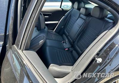 2022 Mercedes-Benz C 300 Sedan - zdjęcie 12 z 17 - miniatura
