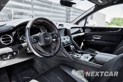 2021 Bentley Bentayga V8 - zdjęcie 2 z 81 - miniatura