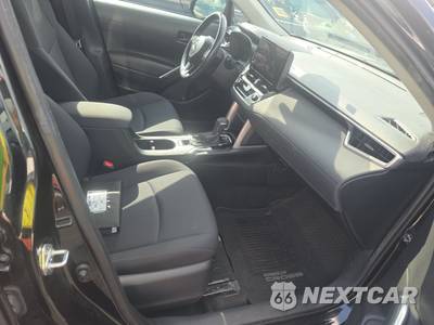 2023 Toyota Corolla Cross LE - zdjęcie 8 z 21 - miniatura