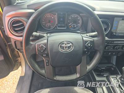 2017 Toyota Tacoma TRD Off-Road Crew Cab Medium Bed - zdjęcie 10 z 23 - miniatura