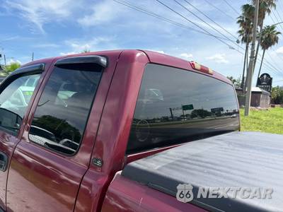 2004 Chevrolet Silverado 2500HD LS Extended Cab Medium Bed 1SB w/Rear Doors - zdjęcie 9 z 36 - miniatura