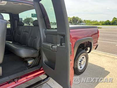 2004 Chevrolet Silverado 2500HD LS Extended Cab Medium Bed 1SB w/Rear Doors - zdjęcie 11 z 36 - miniatura