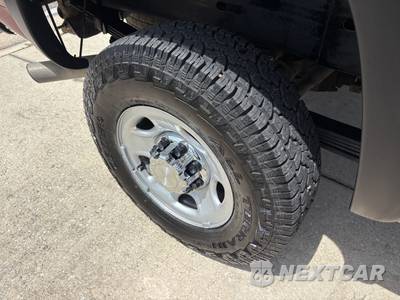 2004 Chevrolet Silverado 2500HD LS Extended Cab Medium Bed 1SB w/Rear Doors - zdjęcie 27 z 36 - miniatura