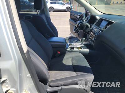 2019 Nissan Pathfinder SV - zdjęcie 8 z 19 - miniatura