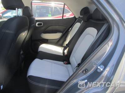 2025 Hyundai Venue SEL - zdjęcie 20 z 26 - miniatura