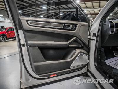 2023 Porsche Cayenne GTS Coupe - zdjęcie 9 z 27 - miniatura