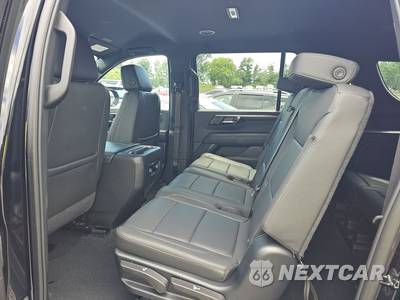2025 Chevrolet Suburban Z71 2Z7 - zdjęcie 13 z 26 - miniatura
