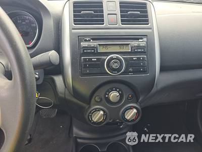 2013 Nissan Versa 1.6 SV - zdjęcie 11 z 18 - miniatura