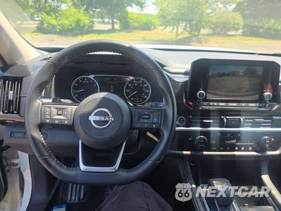 2022 Nissan Pathfinder SV - zdjęcie 5 z 9 - miniatura