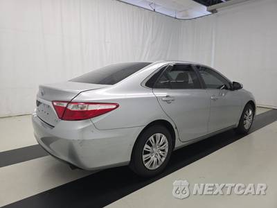 2017 Toyota Camry LE - zdjęcie 4 z 18 - miniatura