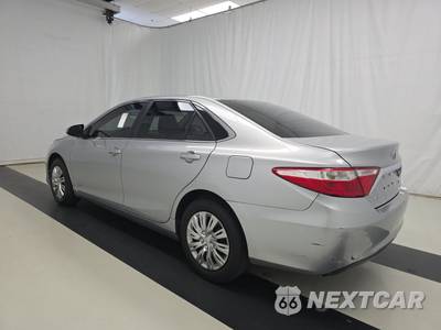 2017 Toyota Camry LE - zdjęcie 6 z 18 - miniatura