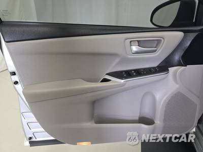 2017 Toyota Camry LE - zdjęcie 9 z 18 - miniatura
