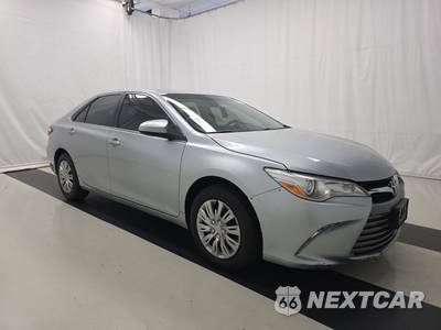 2017 Toyota Camry LE - zdjęcie 3 z 18 - miniatura