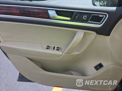 2012 Volkswagen Touareg TDI Executive - zdjęcie 9 z 18 - miniatura