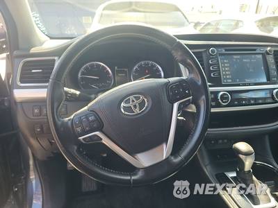 2017 Toyota Highlander XLE - zdjęcie 10 z 24 - miniatura