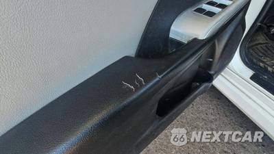 2012 Toyota Camry SE - zdjęcie 31 z 51 - miniatura