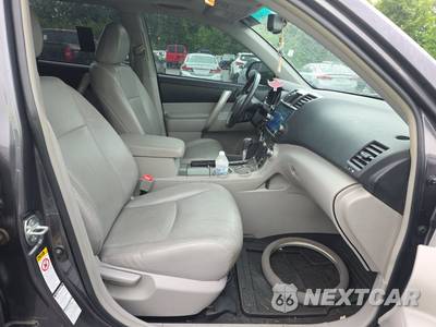 2011 Toyota Highlander SE - zdjęcie 8 z 18 - miniatura