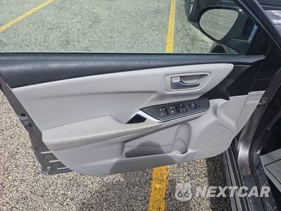 2016 Toyota Camry SE - zdjęcie 9 z 35 - miniatura