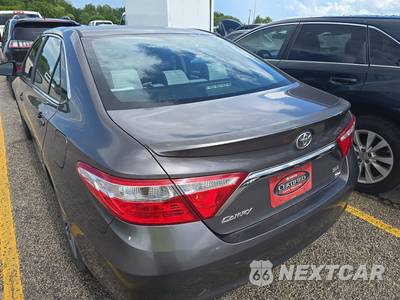 2016 Toyota Camry SE - zdjęcie 6 z 35 - miniatura