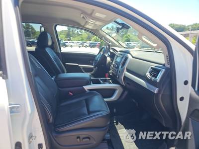 2019 Nissan TITAN PRO-4X Crew Cab Short Bed - zdjęcie 8 z 19 - miniatura