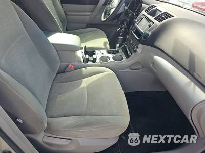 2013 Toyota Highlander Plus - zdjęcie 8 z 18 - miniatura