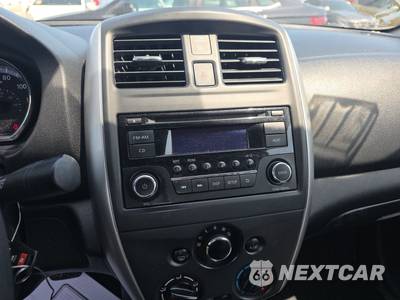 2015 Nissan Versa SV - zdjęcie 11 z 38 - miniatura