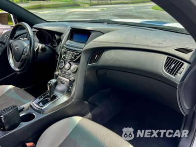 2015 Hyundai Genesis Coupe 3.8 w/Gray Interior - zdjęcie 11 z 13 - miniatura