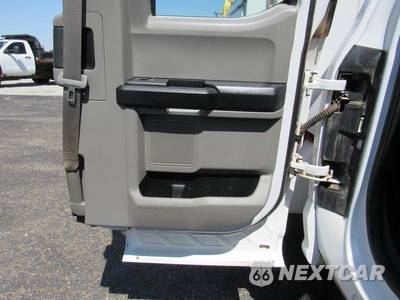 2019 Ford Super Duty F-550 Cab Chassis XL Extended Cab w/Rear Doors DRW - zdjęcie 16 z 55 - miniatura