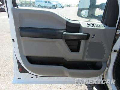 2019 Ford Super Duty F-550 Cab Chassis XL Extended Cab w/Rear Doors DRW - zdjęcie 38 z 55 - miniatura