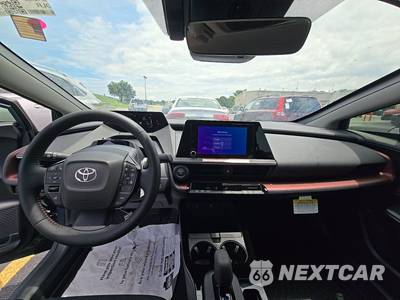 2026 Toyota Prius Plug-In Hybrid SE - zdjęcie 17 z 25 - miniatura