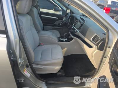 2019 Toyota Highlander LE Plus - zdjęcie 8 z 26 - miniatura
