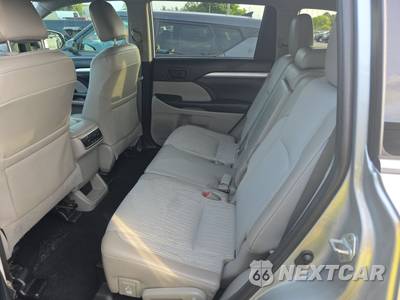 2019 Toyota Highlander LE Plus - zdjęcie 13 z 26 - miniatura