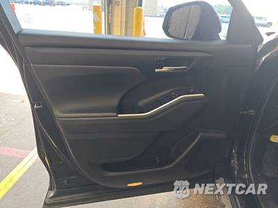 2023 Toyota Highlander XLE - zdjęcie 9 z 36 - miniatura