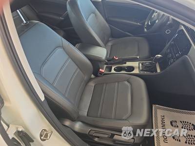 2021 Volkswagen Passat 2.0T SE - zdjęcie 8 z 18 - miniatura