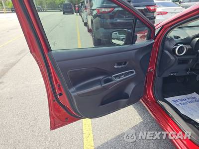 2021 Nissan Versa SR - zdjęcie 9 z 17 - miniatura