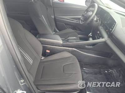 2025 Hyundai Elantra SEL Sport - zdjęcie 8 z 18 - miniatura