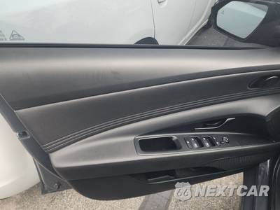 2025 Hyundai Elantra SEL Sport - zdjęcie 9 z 18 - miniatura