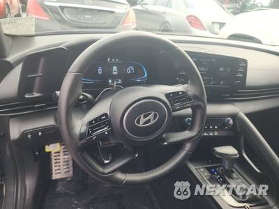 2025 Hyundai Elantra SEL Sport - zdjęcie 10 z 18 - miniatura