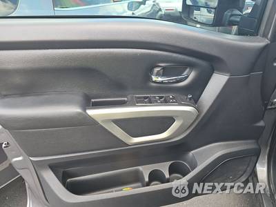 2021 Nissan TITAN SV Crew Cab Short Bed - zdjęcie 9 z 24 - miniatura