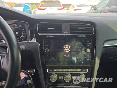 2018 Volkswagen Golf R Hatchback w/DCC & Navigation - zdjęcie 11 z 30 - miniatura