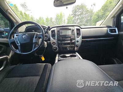 2018 Nissan TITAN SV Crew Cab Short Bed - zdjęcie 11 z 23 - miniatura
