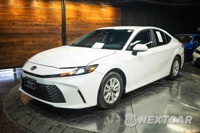 2026 Toyota Camry LE - zdjęcie 2 z 25 - miniatura