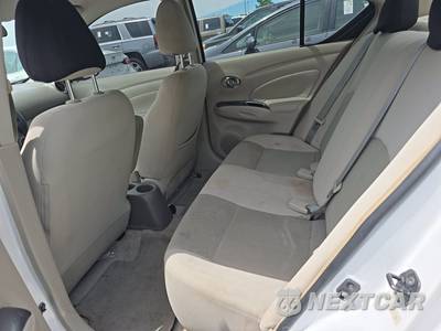 2013 Nissan Versa 1.6 SV - zdjęcie 13 z 32 - miniatura