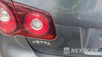 2010 Volkswagen Jetta Sedan Limited - zdjęcie 22 z 30 - miniatura