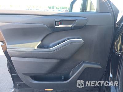 2023 Toyota Highlander XLE - zdjęcie 9 z 33 - miniatura