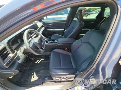 2025 Toyota Crown Signia XLE - zdjęcie 7 z 20 - miniatura