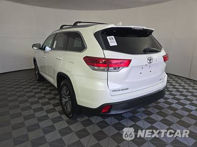 2019 Toyota Highlander XLE - zdjęcie 6 z 18 - miniatura