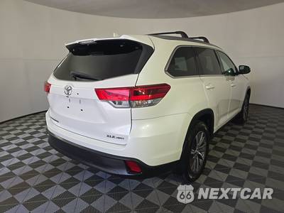 2019 Toyota Highlander XLE - zdjęcie 4 z 18 - miniatura